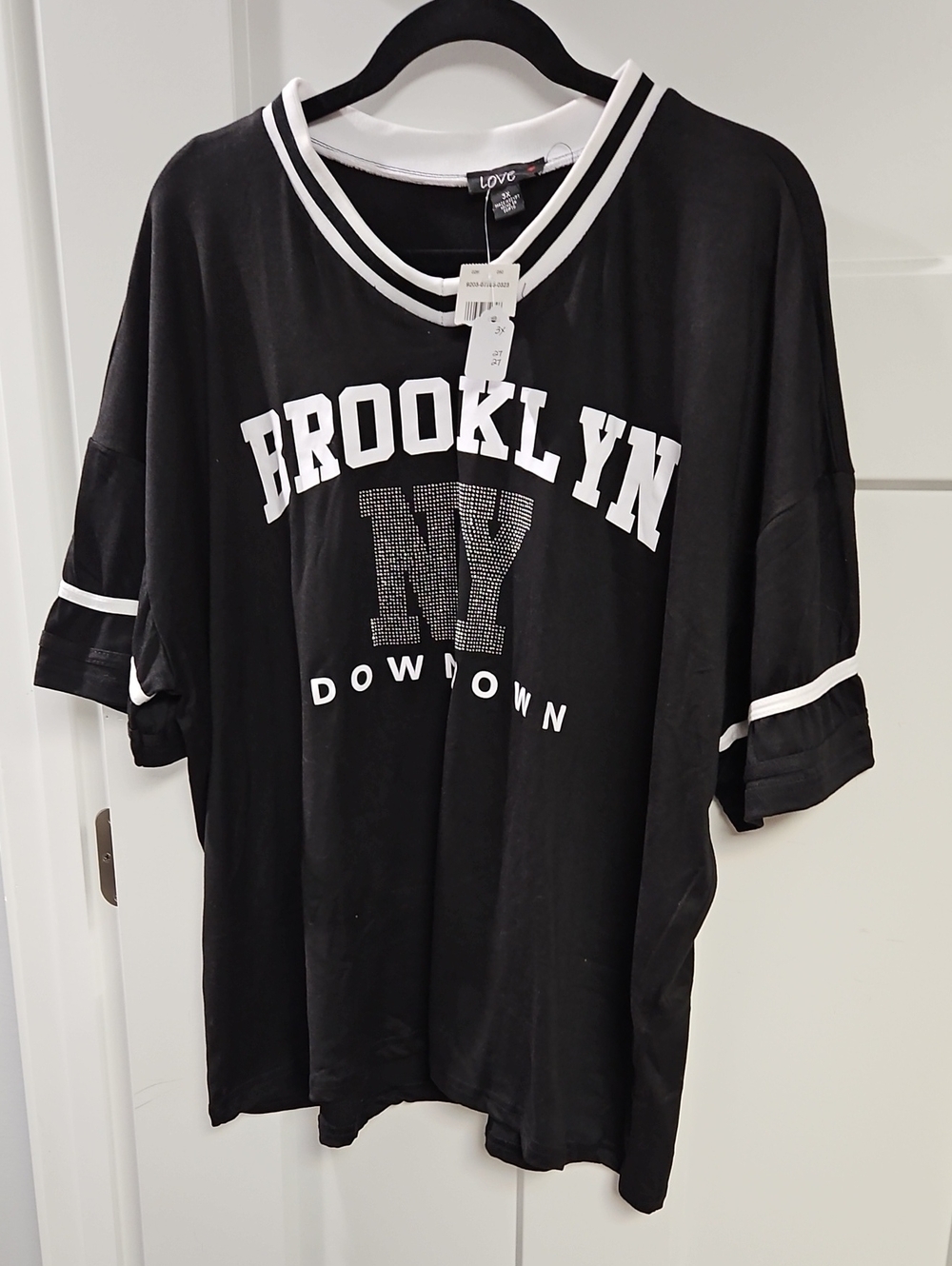 Love Black Graphic 'Brooklyn NY Downtown' V-Neck Jersey